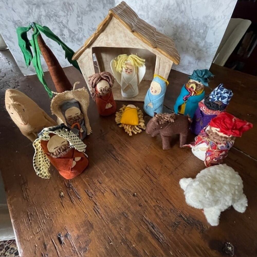 Vintage Handmade Nativity Folk Art 13-Piece Ceramic Barn 1970s Christmas Jesus